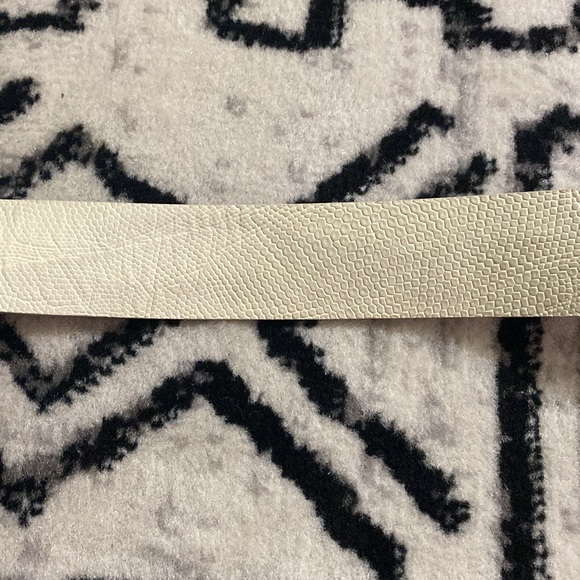 Kenneth Jay Lane KJL Gold Snake Buckled Cream Belt Sz Small - Picture 3 of 6